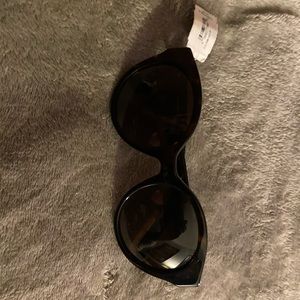Black tori Burch sunglasses
